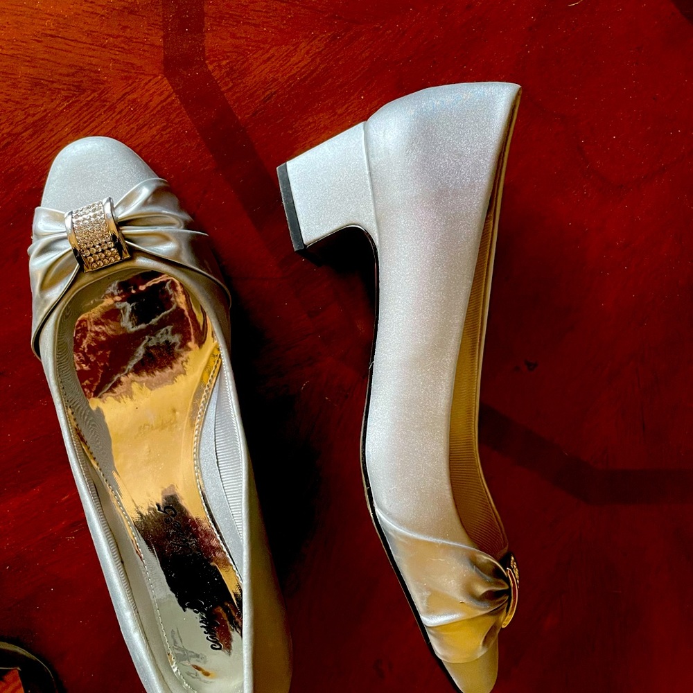 Silver & silver design heeled shoes